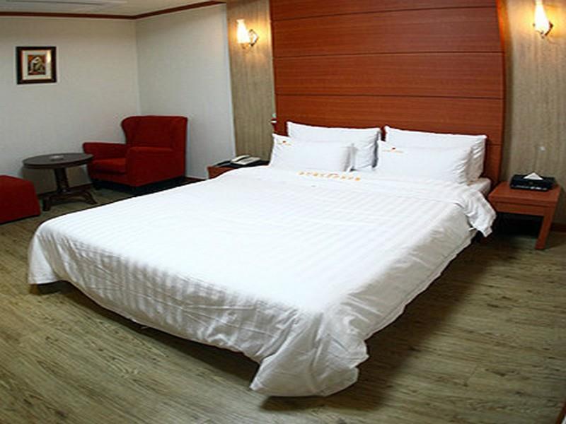 Metro Pol Tourist Hotel Phjongthek Kültér fotó