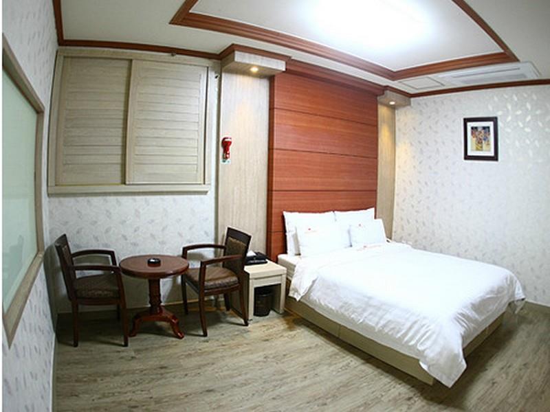 Metro Pol Tourist Hotel Phjongthek Kültér fotó