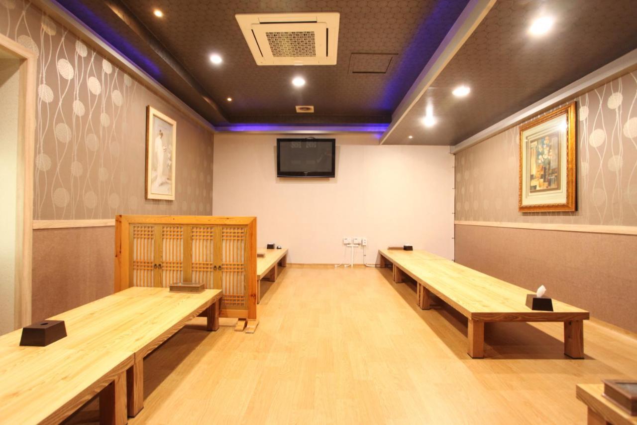 Metro Pol Tourist Hotel Phjongthek Kültér fotó