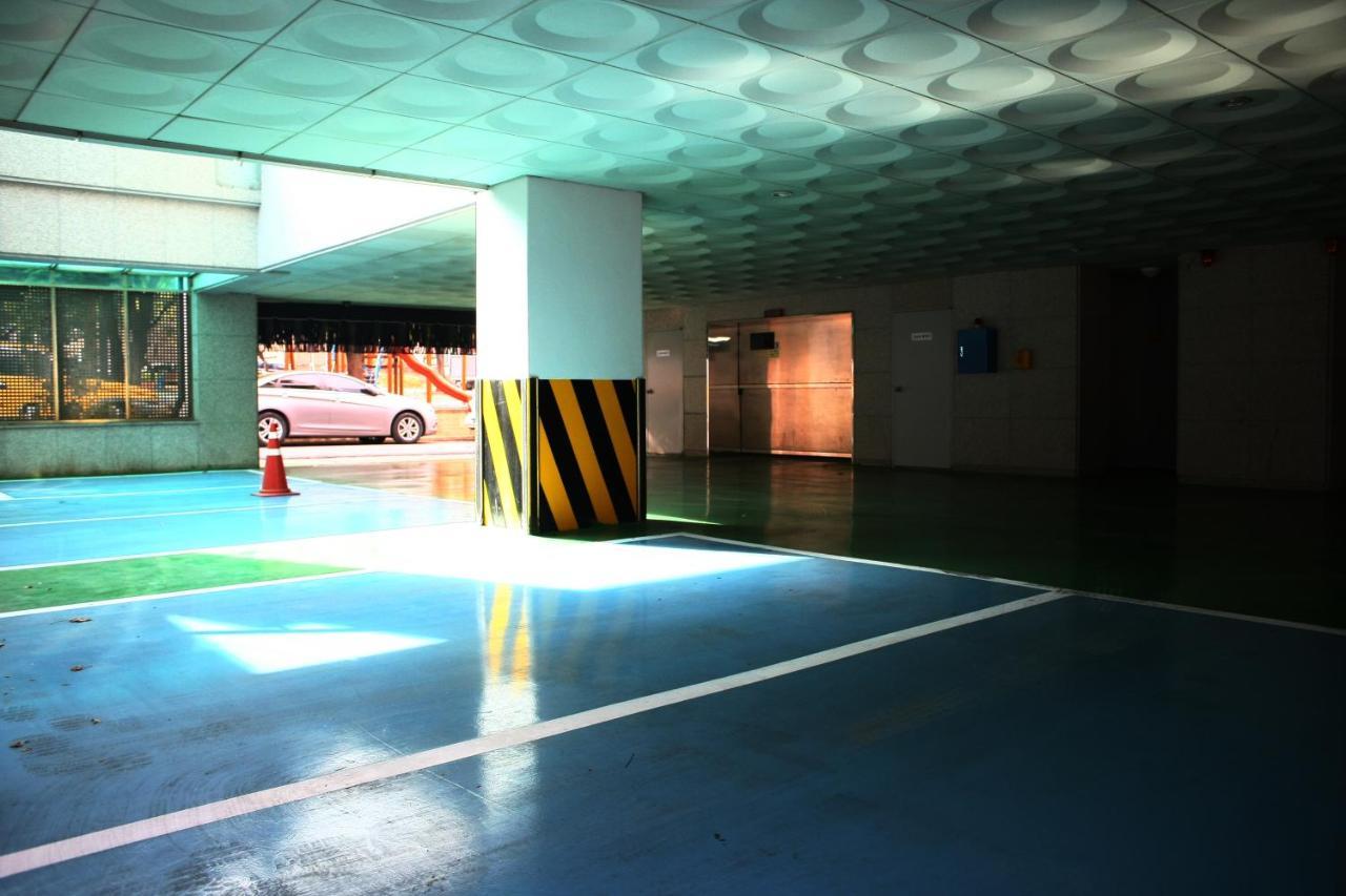 Metro Pol Tourist Hotel Phjongthek Kültér fotó
