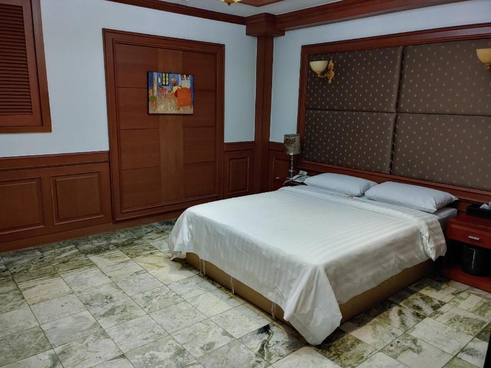 Metro Pol Tourist Hotel Phjongthek Kültér fotó